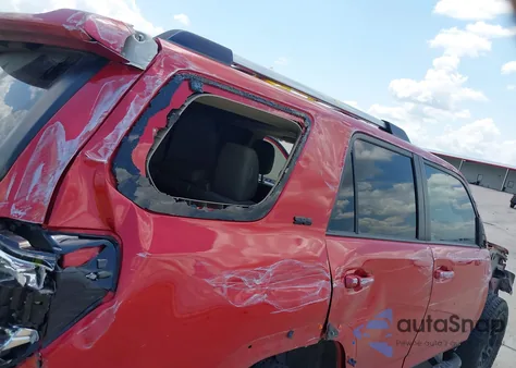 2021 Toyota 4Runner Sr5 Premium z USA, uszkodzony, nr VIN JTEFU5JR3M5245419